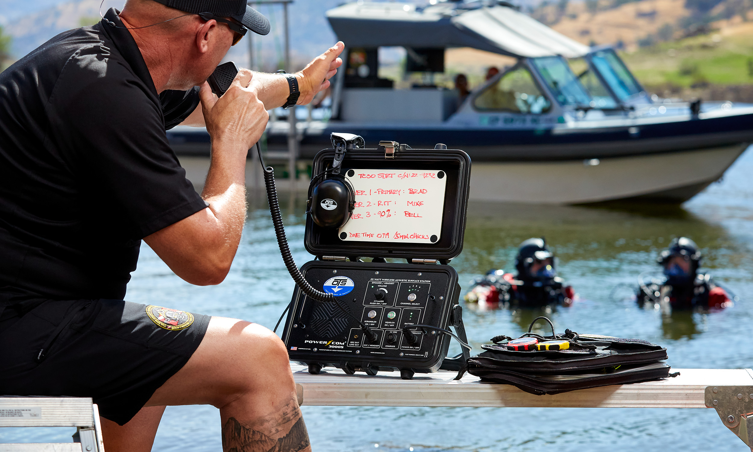 Ocean Technology Systems OTS Guardian Masque intégral avec kit de communication téléphonique (cadre noir/jupe bleue Ocean Technology Systems OTS Guardian Masque intégral avec kit de communication téléphonique (cadre noir/jupe bleue